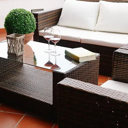 לינה וארוחת בוקר La Bouganville